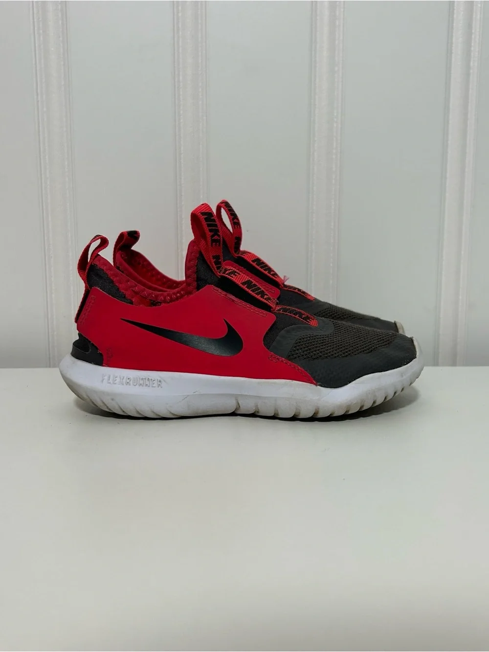 Nike flex runner Kids Red and Black Slip-On Athletic Shoes